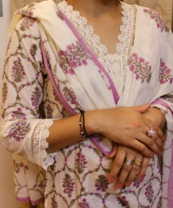 handblock-printed-kurta-set-with-dupatta-front-closeup