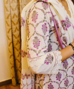 handblock-printed-kurta-set-with-dupatta-side-pose-closeup copy