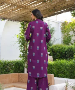 purple-kulhad-motif-kurta-with-split-v-neckline-back-pose