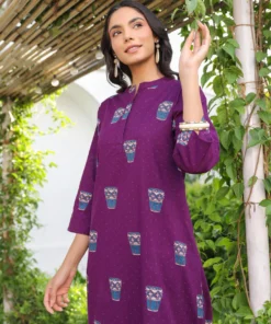 purple-kulhad-motif-kurta-with-split-v-neckline-showing-side-pose