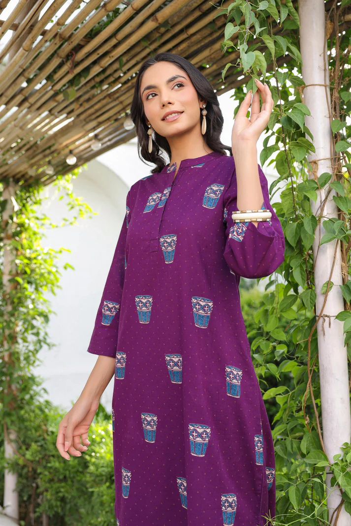 purple-kulhad-motif-kurta-with-split-v-neckline-showing-side-pose
