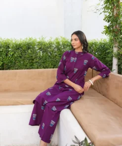 purple-kulhad-motif-kurta-with-split-v-neckline-sitting-side-pose