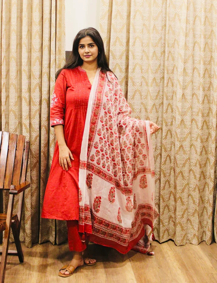 red-cotton-anarkali-suit-with-block-print-dupatta-shoing-dupatta