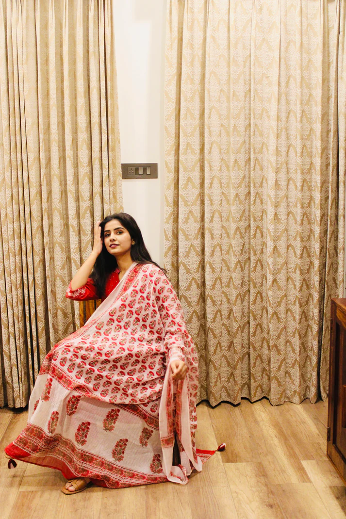 red-cotton-anarkali-suit-with-block-print-dupatta-showing-dupatta-while-model-sitting