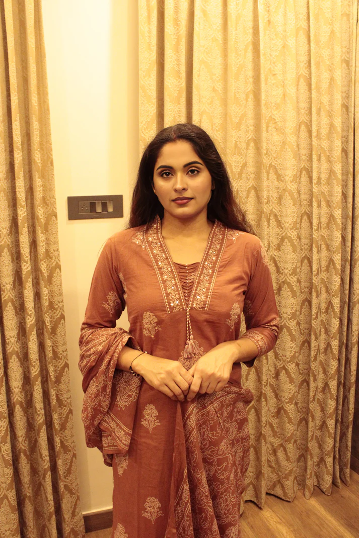 rust-brown-mughal-motif-cotton-suit-set-with-dupatta-close-up